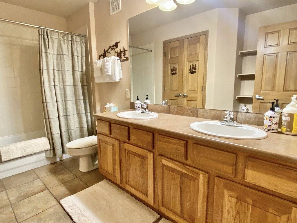 Ganze Wohnung, Tolle Lage, Whirlpool, schöne Aussicht. Eigener Balkon. Grill. Weg zum See. in Frisco, Arapaho and Roosevelt National Forests