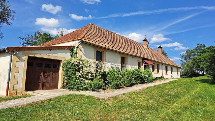 Gîte pour 6 personnes, avec terrasse et jardin, animaux acceptés à Vieure