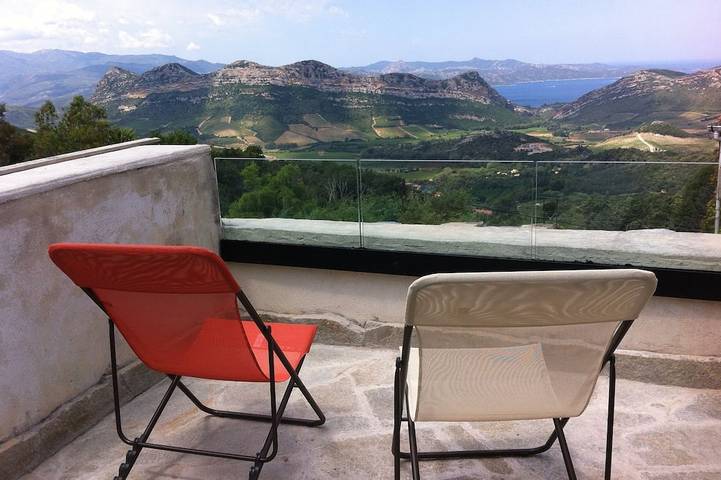 Location de vacances pour 4 personnes, avec terrasse à Barbaggio