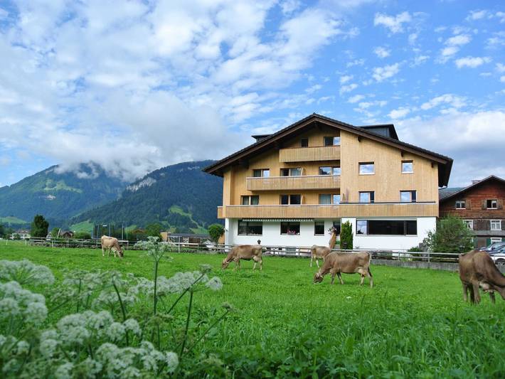 Ferienwohnung für 3 Personen, mit Balkon und Garten in Bezau