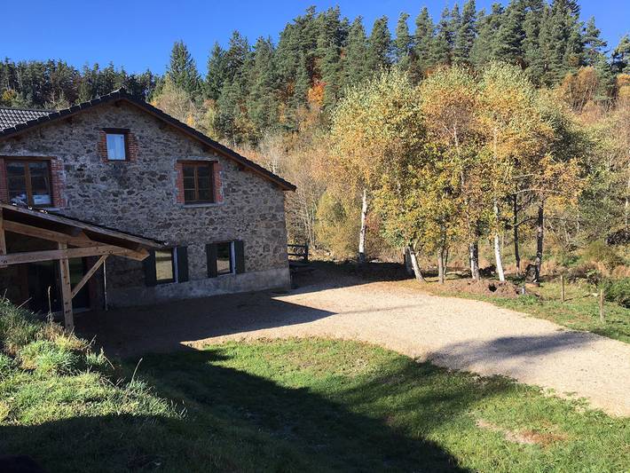 Appartement de vacances pour 6 personnes, avec terrasse ainsi que sauna et jardin, animaux acceptés en Haute-Loire
