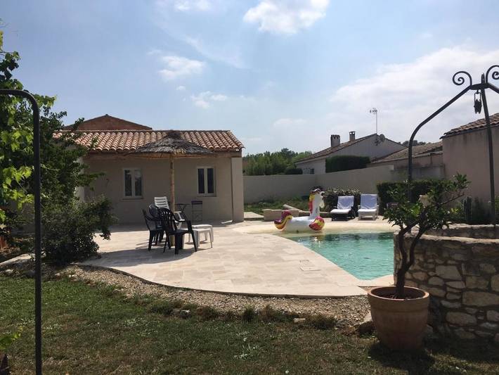 Location de vacances pour 4 personnes, avec jardin ainsi que vue et piscine à Fontvieille - 3