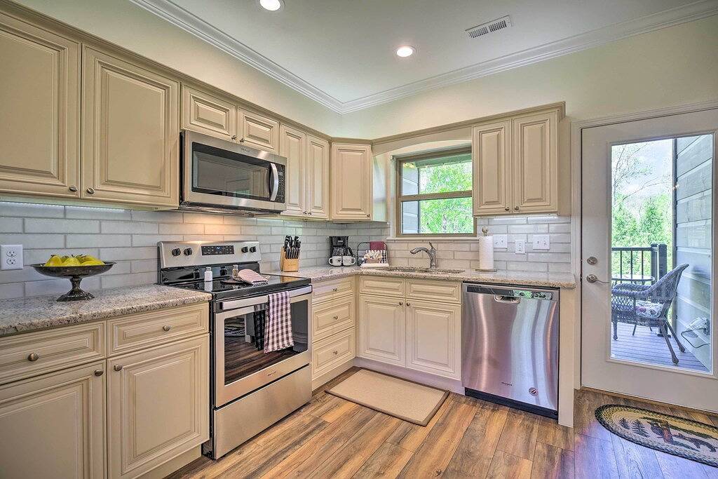 Ganze Wohnung, Townsend Condo mit Pool und Great Smoky Mtn. Ansichten! in Tuckaleechee, Blount County