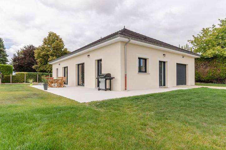 Location de vacances pour 6 personnes, avec terrasse à Saint-Lyé
