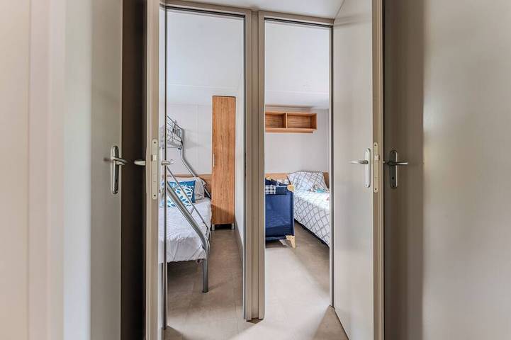 Top-of-the-range mobile home under the Landes pines. 3 bedrooms, 2 shower rooms, Lv, Ll... in Gastes, Côte d’Argent