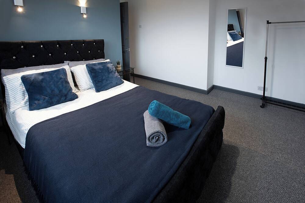 Stylish 3 bedroom Wigan House sleeps 7 in Wigan, Grand Manchester