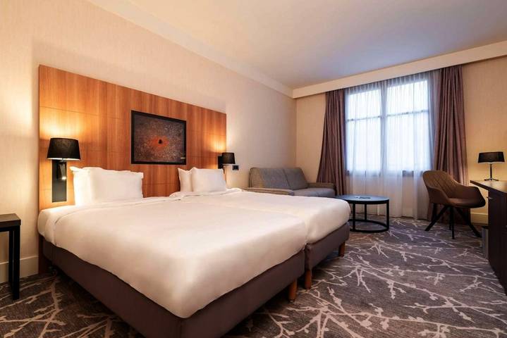 Hôtel pour 4 personnes, avec sauna ainsi que jardin et piscine à Magny-le-Hongre - 3