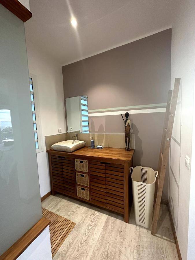 Gîte pour 2 personnes, avec vue et terrasse, animaux acceptés à Païta - 3