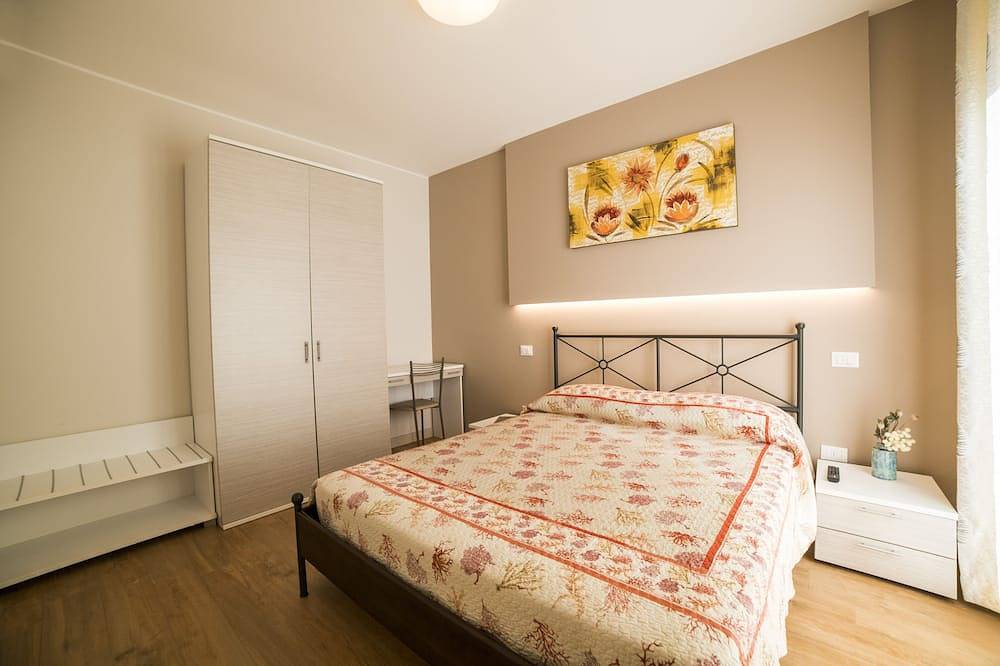 Entire apartment, Finely furnished apartment a stone's throw from the sea with swimming pool, gym, Wifi in Cupra Marittima, Riviera delle Palme