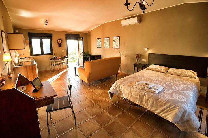 Casa rural para 2 personas, con piscina y jardín - 1