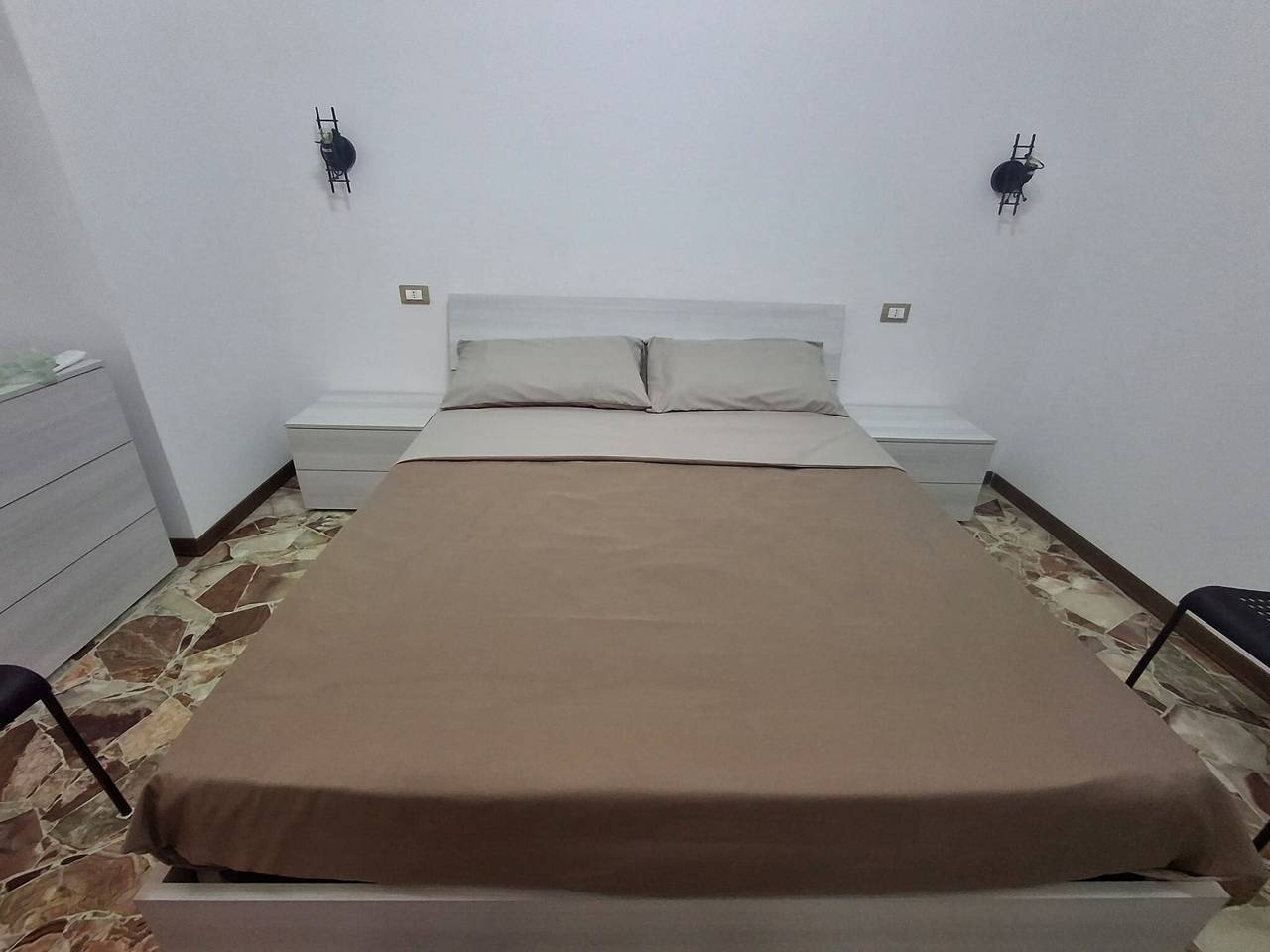 Bed and Breakfast 'Sentiti A Casa' with Wi-Fi and Air Conditioning in Bronte, Mount Etna