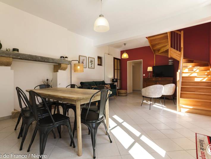 Renoviertes Forsthaus, 2 Schlafzimmer, nahe Morvan Park in Montambert, Nièvre