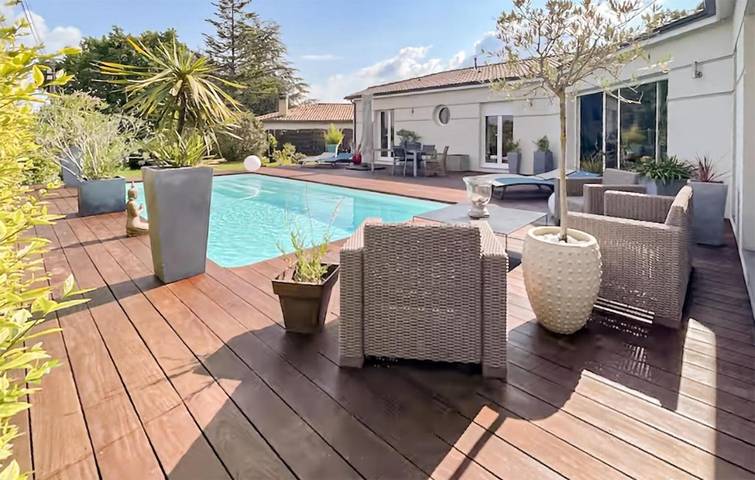 Location de vacances pour 10 personnes, avec piscine et sauna ainsi que jardin et jacuzzi à Tarnès