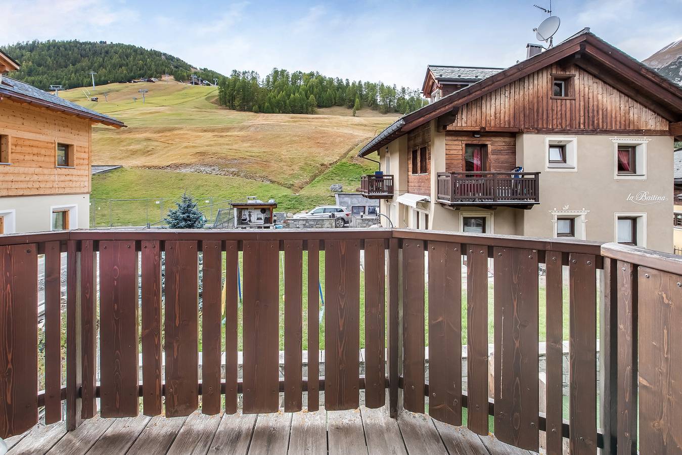 Appartement entier, Appartement de vacances 'Baita Dei Ski App 4' près des pistes avec terrasse, balcon et Wi-Fi. in Livigno (Town), Livigno