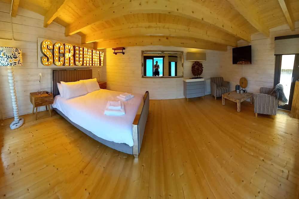 Scrummy Cabin - Deluxe with courtyard view in Cornwall