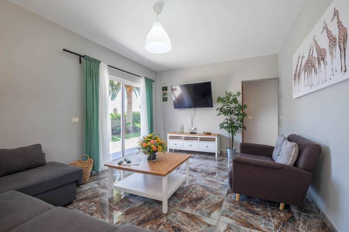 Stylish Holiday Home Las Palmeras with Sea View, Mountain View in Icod de los Vinos, North Tenerife
