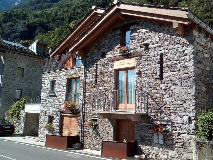 B&b per 2 persone, con Balcone e Terrazza nonché Giardino e Panorama in Valtellina