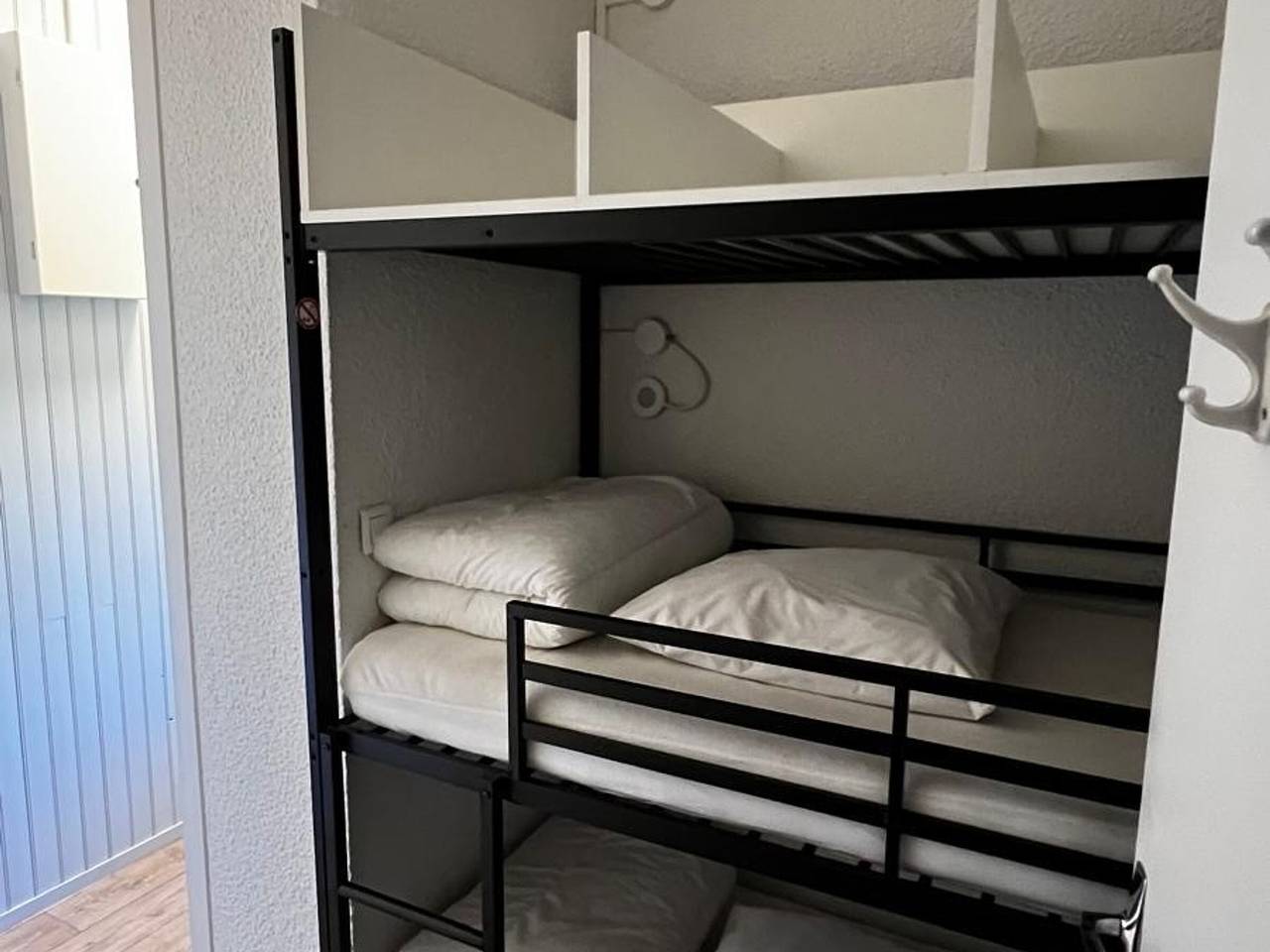 Entire studio, Modern studio in Super Besse, lake Hermines view in Super Besse, Besse-et-Saint-Anastaise