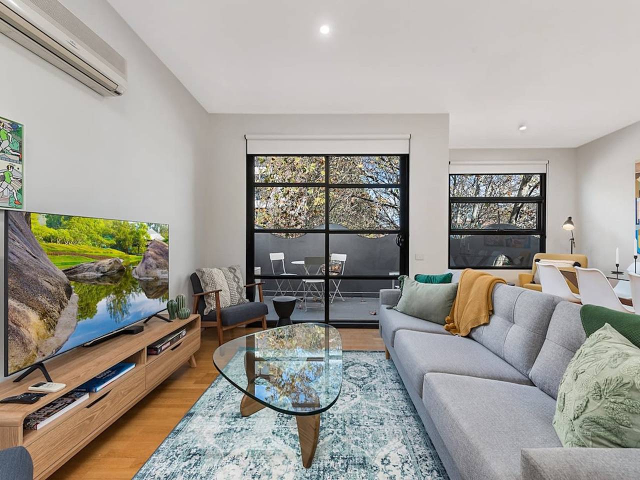 Entire apartment, Beautiful 2-Storey Unit with Balcony near Smith St in Collingwood (Melbourne), Melbourne