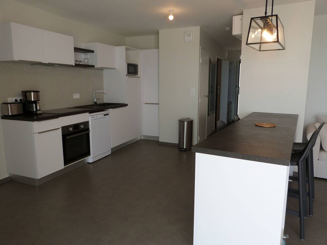 Apartamento entero, Apartamento de lujo 4 pers, frente al mar, balcón, piscina, admite mascotas, parking, Wifi in La Tranche-sur-Mer, Vandea