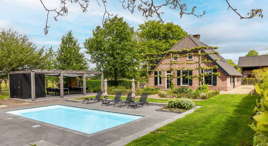 Ferienhaus für 18 Personen, mit Sauna und Terrasse sowie Garten