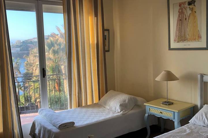 Location de vacances pour 8 personnes, avec jardin et balcon dans Plage d'Anthéor - 4