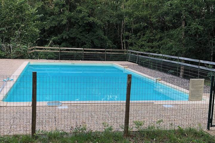 Location de vacances pour 6 personnes, avec Piscine à Audrix