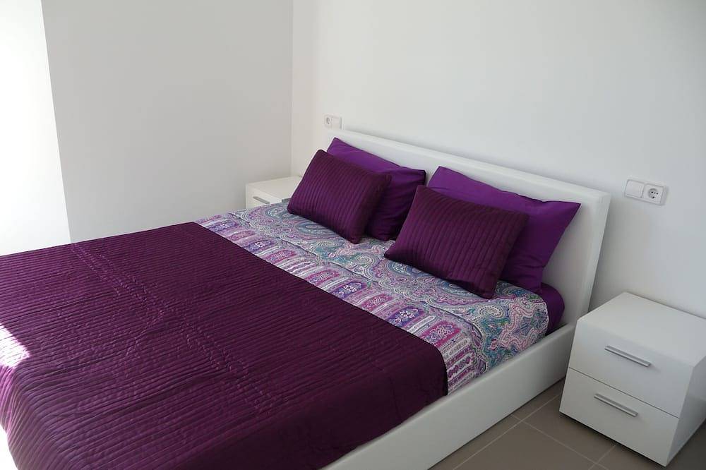 Apartamento entero, Ground Floor With Stunning Sea Views And Private Terrace, Shared Pool in Puerto de Pollensa, Pollença