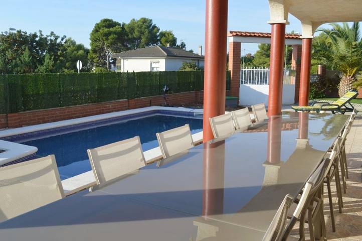 Location de vacances pour 14 personnes, avec jardin ainsi que piscine et vue, animaux acceptés à Cubelles - 3