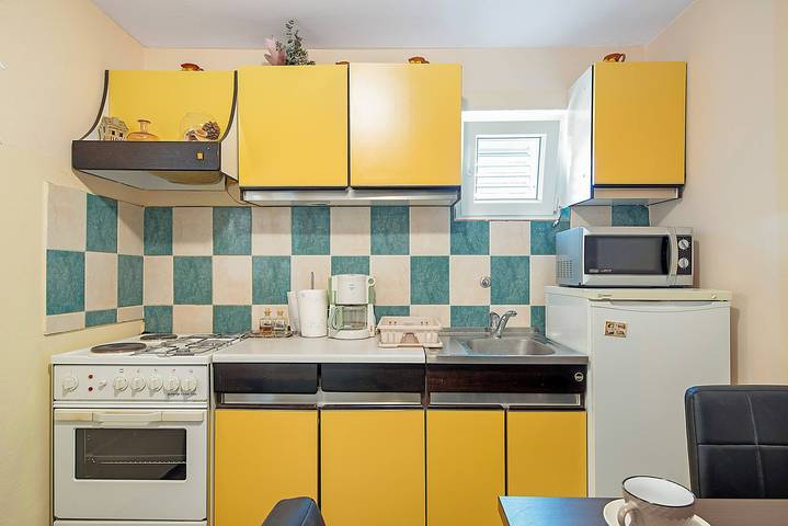 Ganze Wohnung, Apartments Nena - Apartment Matea A1 in Plaža hotela Spongiola, Brodarica