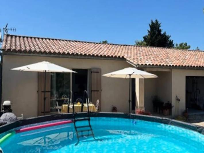 Ferienwohnung für 4 Personen, mit Pool und Terrasse sowie Garten, kinderfreundlich in Lacoste