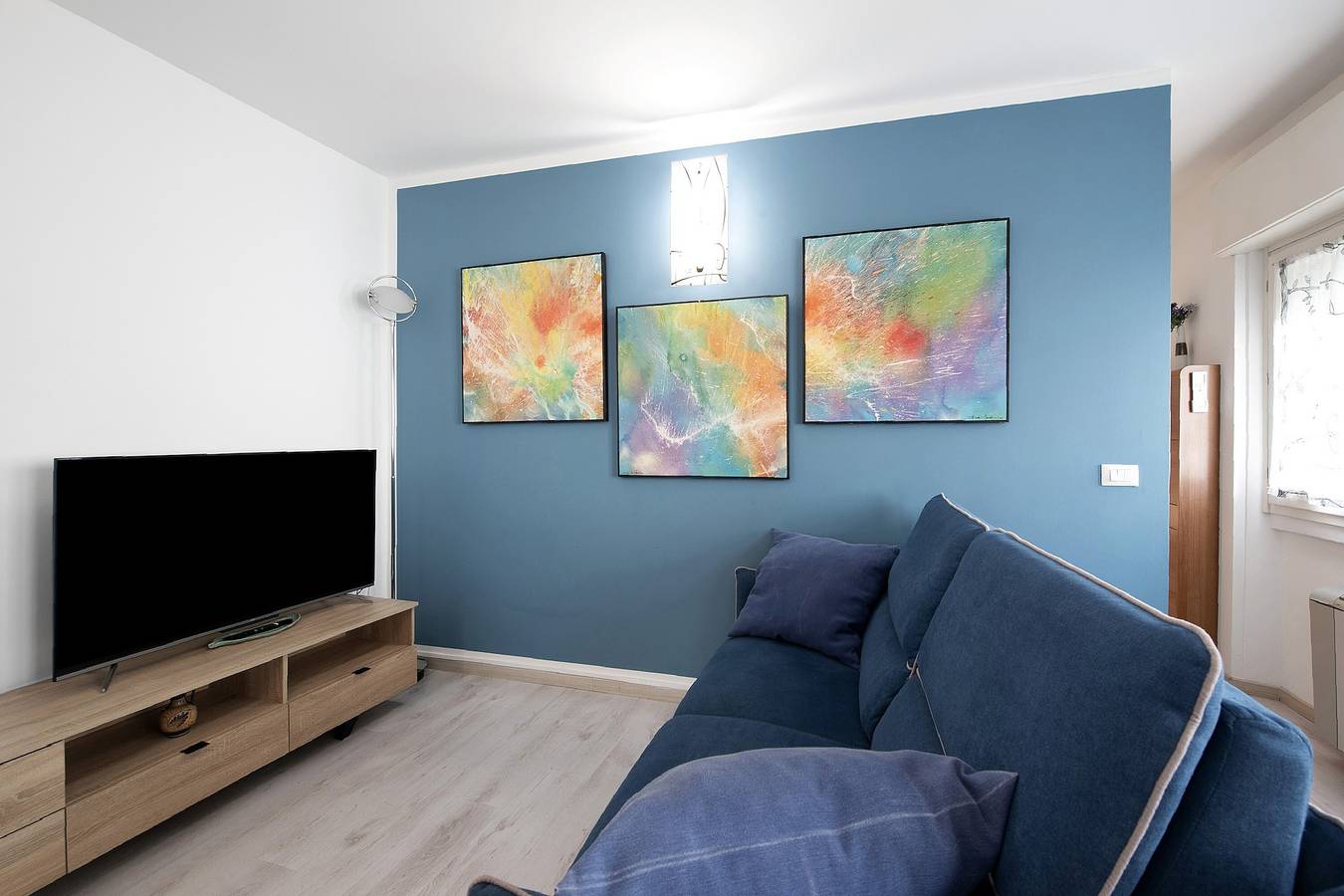 Appartamento intero, Casa Vacanze 'Miki' con Terrazza Privata, Wi-Fi e Aria Condizionata in Sarnico, Lago d'Iseo