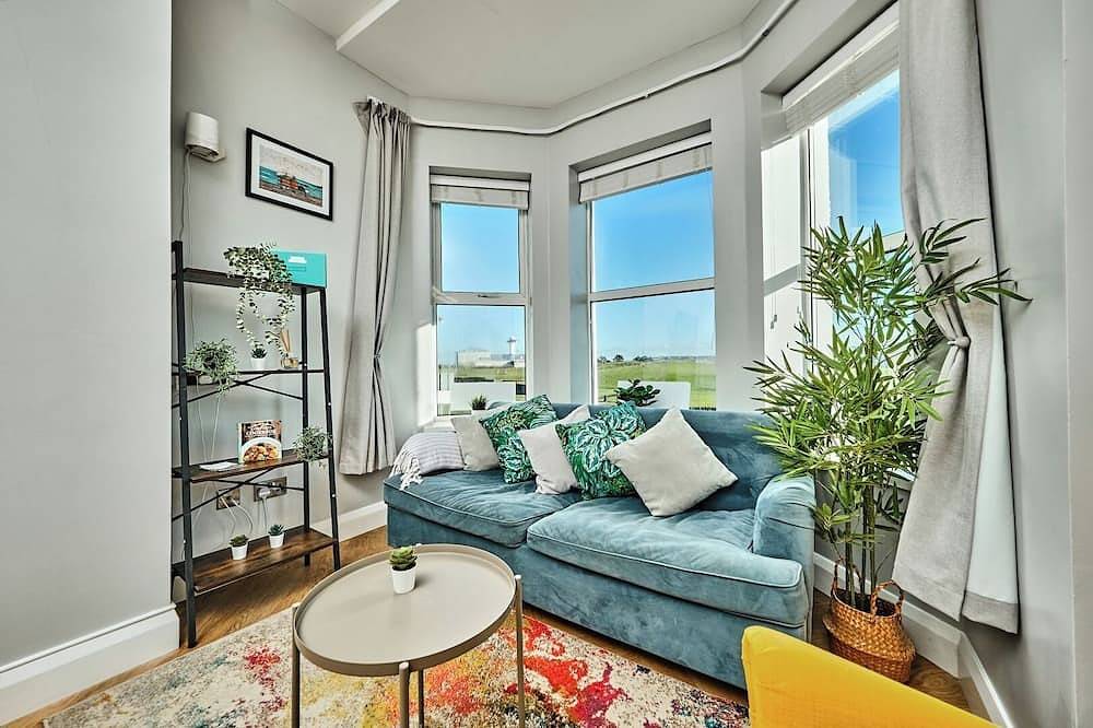 Ganze Wohnung, Bright Apt Steps From the Beach in Portrush, Grafschaft Antrim