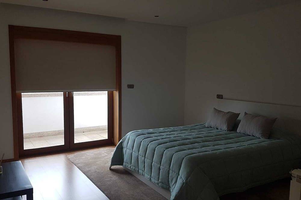 Suite com banheira hidromassagem in Gondifelos, Gondifelos, Cavalões e Outiz