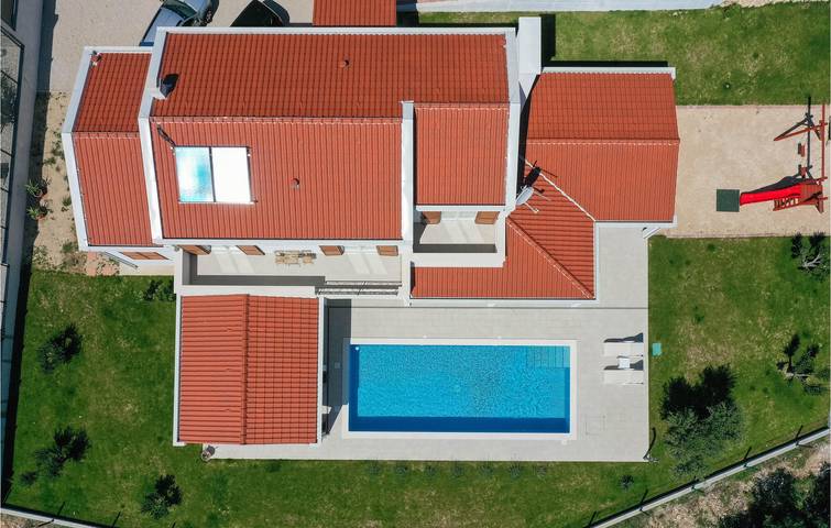 Ferienhaus für 10 Personen, mit Pool und Garten sowie Terrasse, mit Haustier - 1