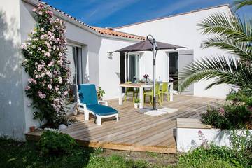 Gîte pour 4 personnes, avec jardin et terrasse à L'Houmeau