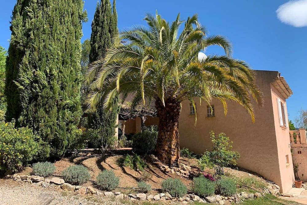 Abgelegene Villa mit großem Pool und Grundstück, fünf Schlafzimmer für 9-12 Personen in Figanières, Draguignan Region