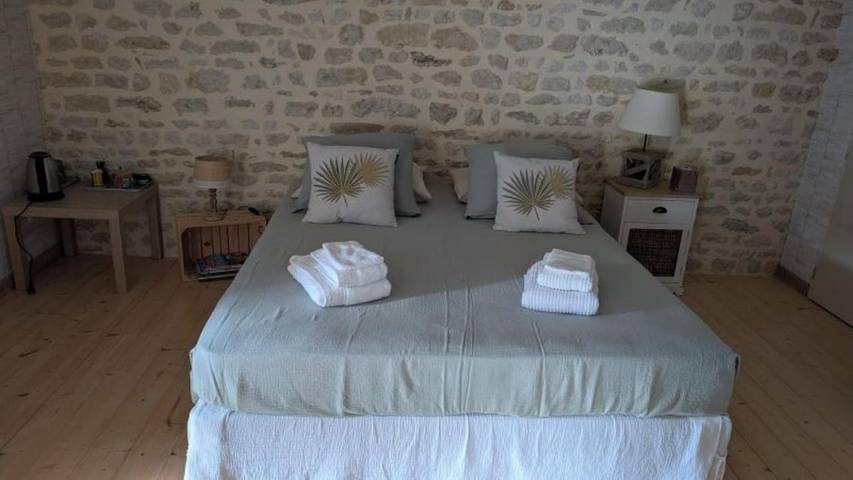 Chambre d’hôte pour 2 personnes, avec terrasse ainsi que jardin et piscine - 1