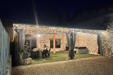 Location de vacances pour 6 personnes, avec jardin ainsi que terrasse et jacuzzi, animaux acceptés à Bort-l'Étang