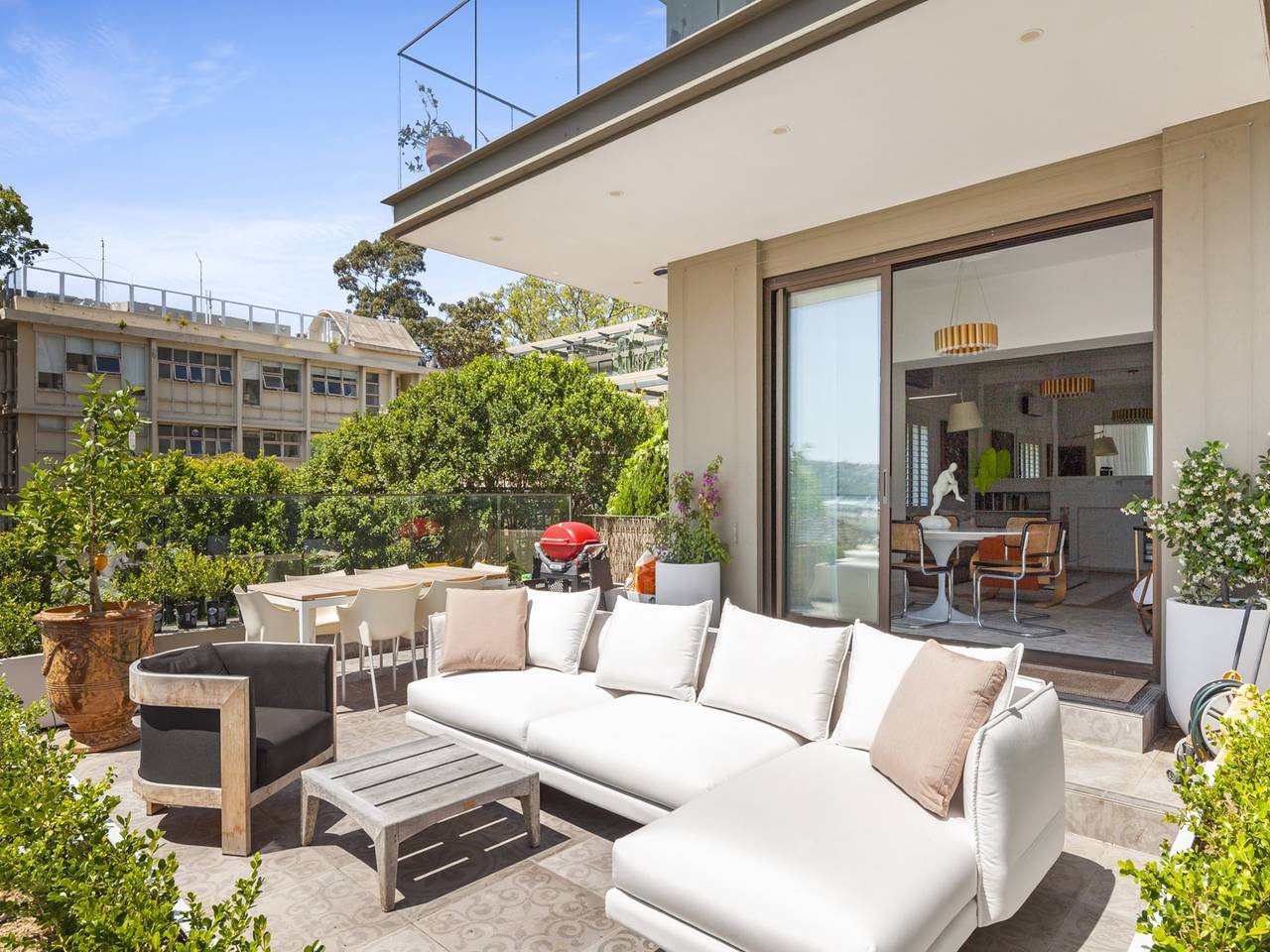 Entire apartment, Superb 2-Bed Apartment Facing Rose Bay Marina in Rose Bay, Sydney