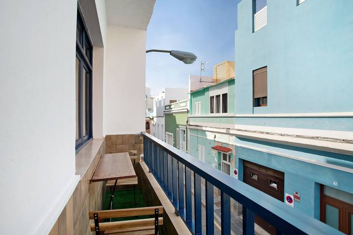 Apartamento entero, Apartamento de vacaciones 'Don Victor' con terraza privada, balcón y Wi-Fi in La Isleta, Las Palmas de Gran Canaria