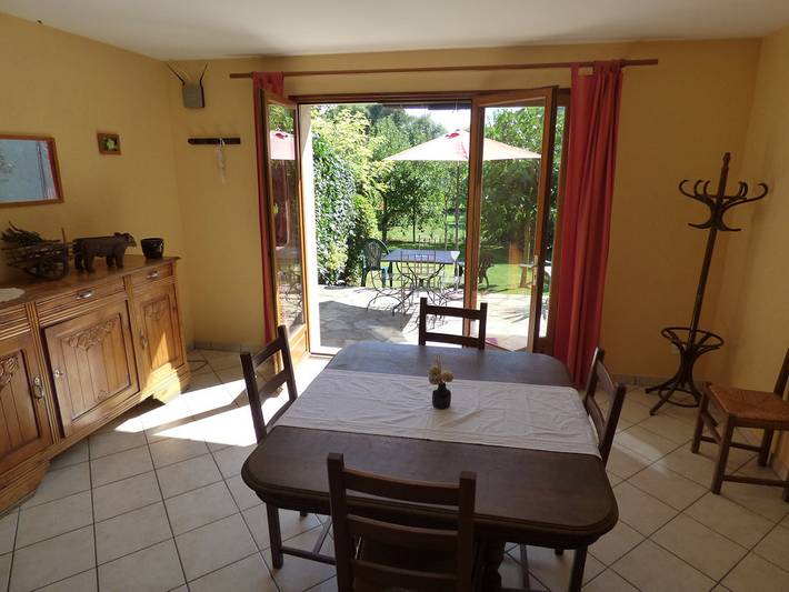 Gîte pour 5 personnes, avec piscine ainsi que jardin et terrasse dans le Cantal - 4