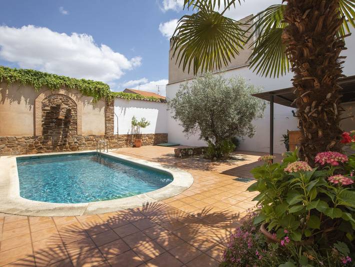 Cabaña para 15 personas, con Balcón/Terraza y Balcón además de Terraza y Piscina en Castilla-La Mancha