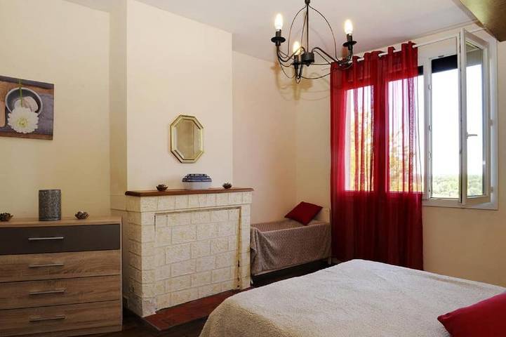 Gîte pour 5 personnes, avec jardin et balcon à Laubressel - 4