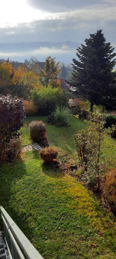 Ferienwohnung für 3 Personen, mit Whirlpool und Terrasse sowie Garten und Ausblick