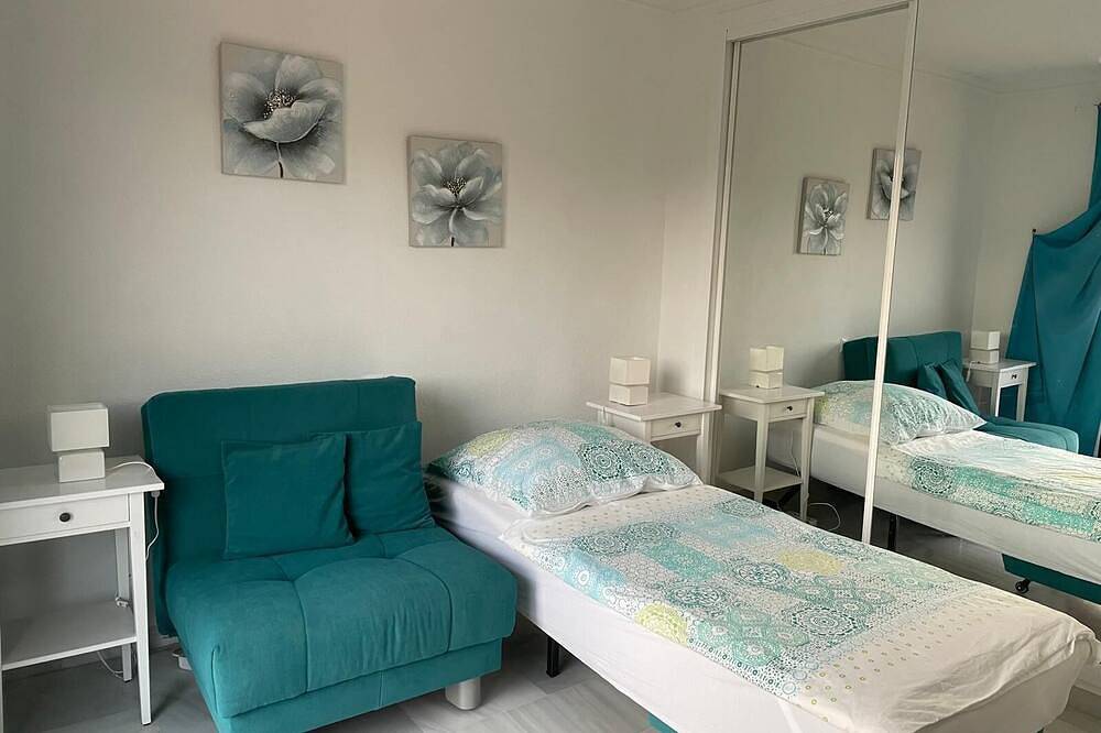 Entire apartment, Luxuriöse Apartament Wohnung mit Meerblick, 2 Bäder/2 Schlafzimmer/2 Balkone in Hacienda Las Chapas, Marbella