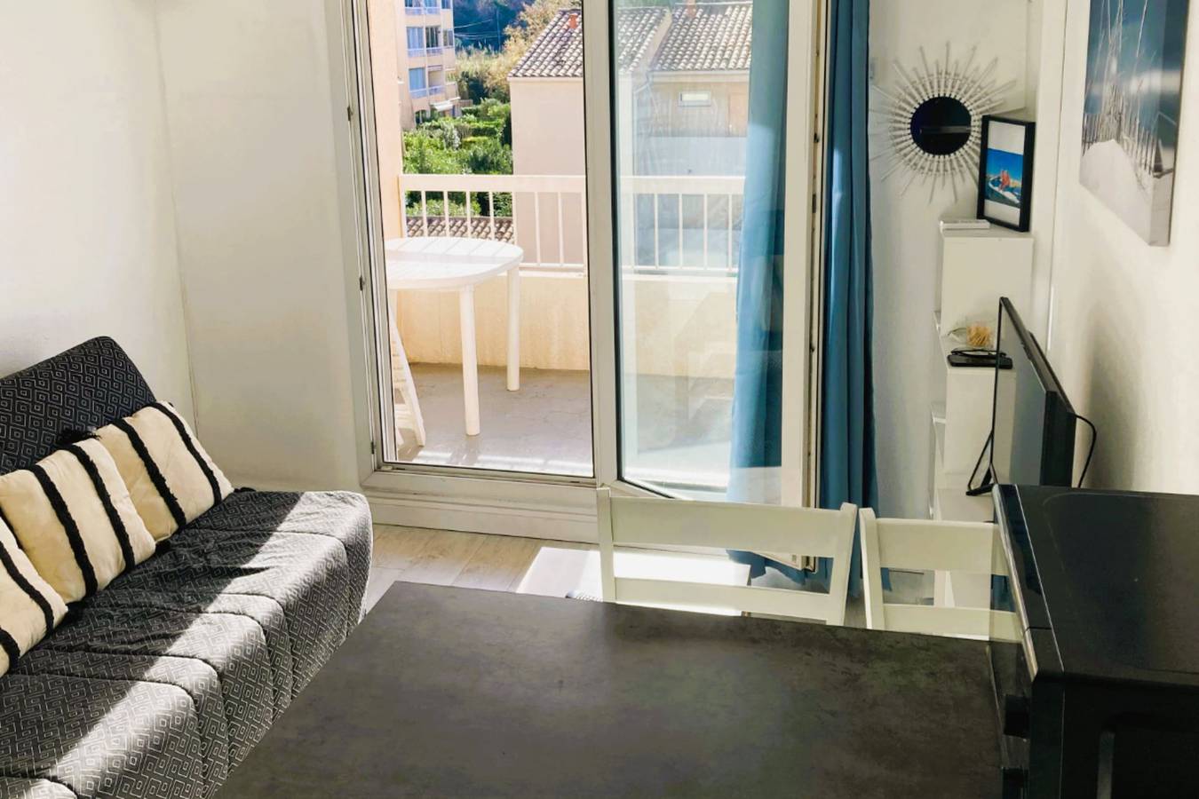 Ganzes Studio, Spacious new studio apartment, close to the sea in Sanary-sur-Mer, Toulon Region