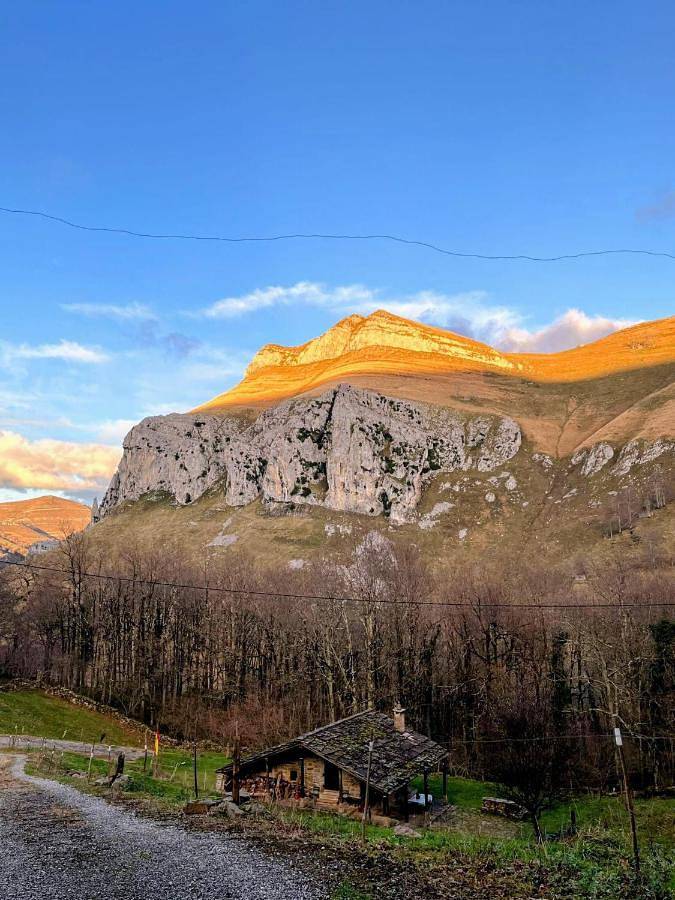 Casa rural para 6 personas, con vistas y terraza, Se admiten mascotas en Valle del Miera - 4