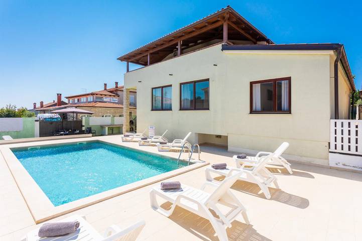 Villa pour 10 personnes, avec jardin et vue sur l’océan à Pula - 2