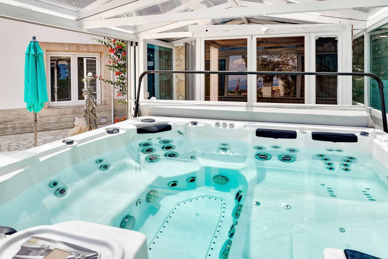 Villa de vacances Ocean View avec vue sur la mer, Wi-Fi, climatisation, piscine, jardin et balcon in Bendinat, Calvià